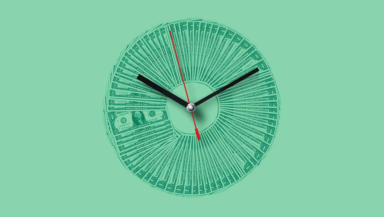 Horloge avec des billets